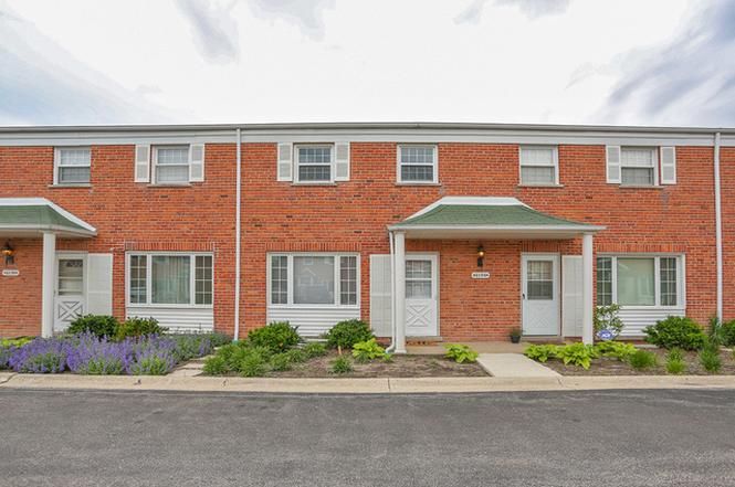 2 bed/1½ bath Townhouse in Glenview, IL
