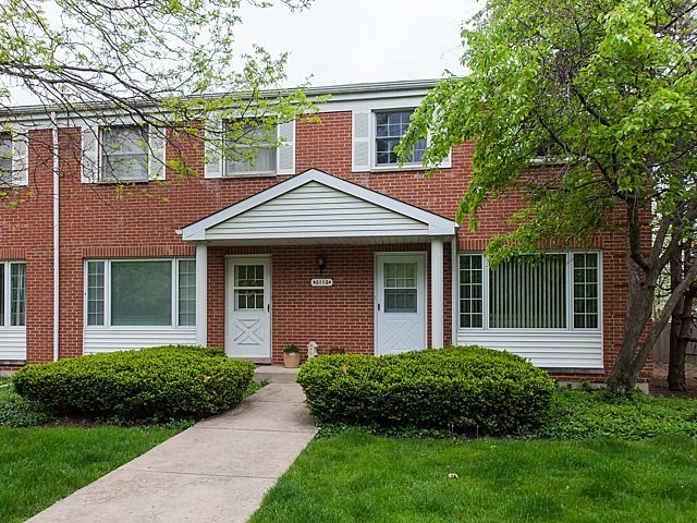 2 bed/1½ bath Townhouse in Glenview, IL